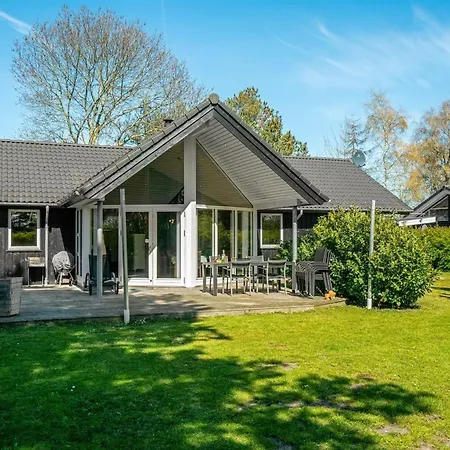 Maira - 150m From The Sea By Interhome *